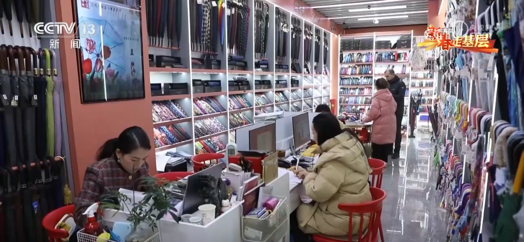 拳”凝聚合力 “品牌出海”成为义乌热词mg不朽情缘网站新春走基层 “攥指成